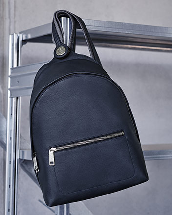استمتع برحلات الصيف مع حقيبة Fendi Chiodo